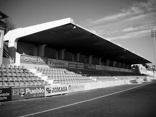 Tribuna del estadio Alfonso Murube, fotografía en blanco y negro